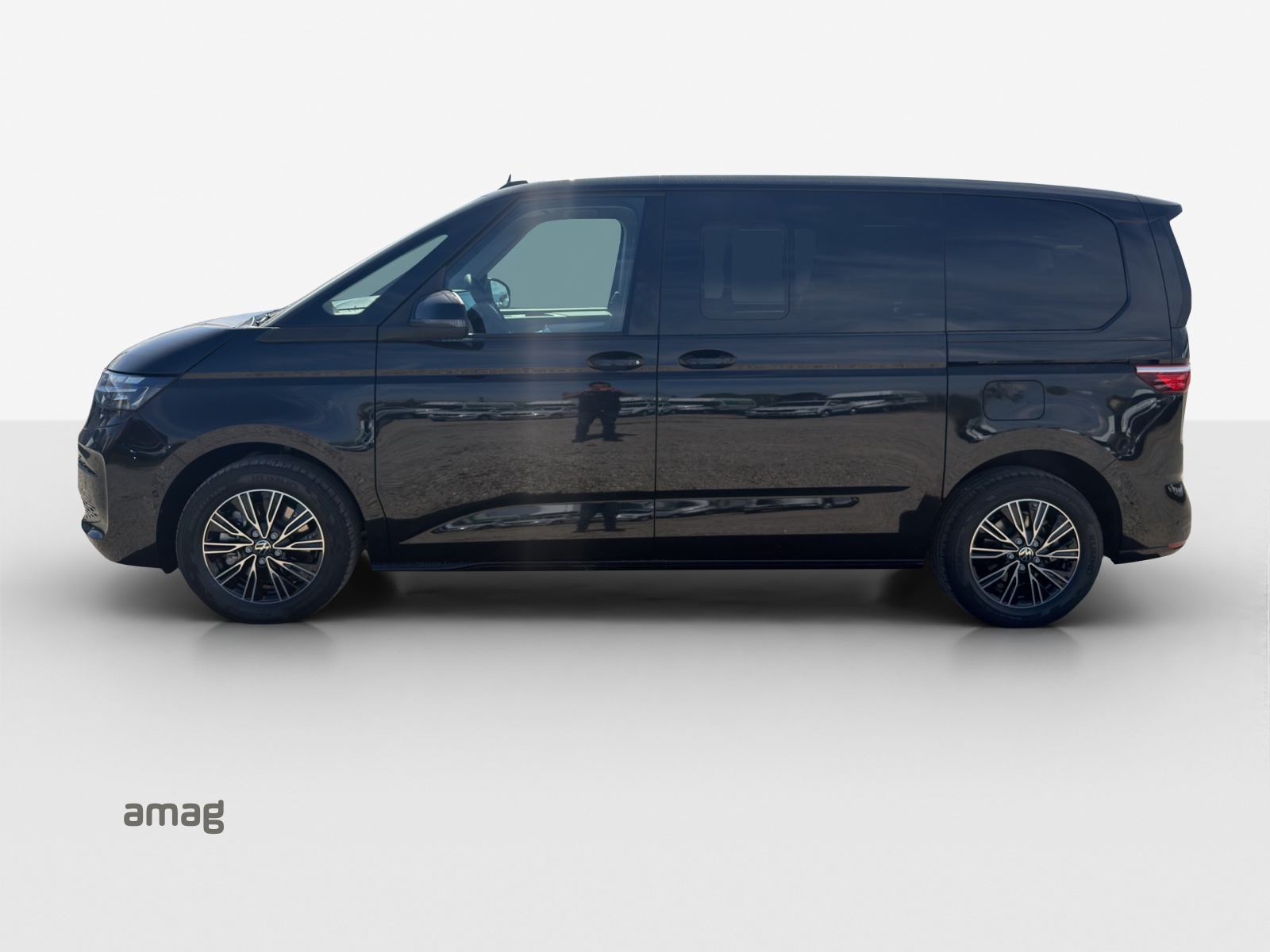 VW Nutzfahrzeuge Multivan - Image coming soon... 1